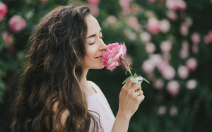 Cách giữ mái tóc thơm tho suốt cả ngày