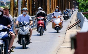 Trung Bộ nắng chói chang, Nam Bộ mưa lớn chiều tối