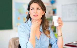 Khàn tiếng kéo dài là dấu hiệu của bệnh lý nào?  