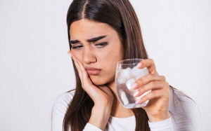 Đồ uống nóng và lạnh ảnh hưởng đến răng thế nào?