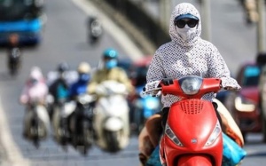 Cuối tuần, nhiều nơi trên cả nước nắng nóng như 'đổ lửa'