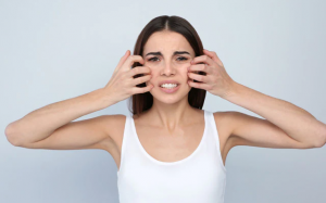 Da mặt bị ngứa là dấu hiệu gì?