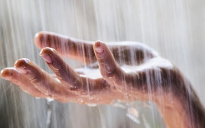 Cách tắm an toàn để bảo vệ sức khỏe trong mùa Hè 