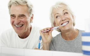 Lưu ý chăm sóc sức khỏe răng miệng cho người lớn tuổi 