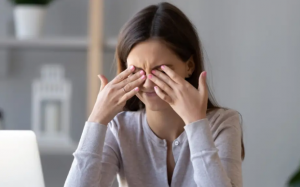 Bị ngứa mắt do đâu và cách khắc phục