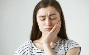 Viêm lợi có mủ do đâu và có nguy hiểm không?