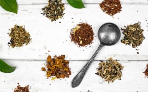 Bị run tay chân: Dùng thuốc Tây cùng TPBVSK Vương Lão Kiện được không?