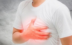 Bị cầu cơ tim, đau ngực, khó thở có nên dùng thêm sản phẩm thảo dược?