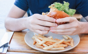 Thực phẩm người bị mỡ máu cao nên kiêng