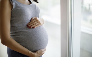 Phụ nữ mang thai cần lưu ý gì khi làm móng?