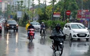 Bắc Bộ và Nam Bộ mưa dông, nhiều nơi mưa lớn
