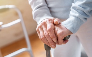 Run tay, chân ở người trẻ có phải bệnh Parkinson không?