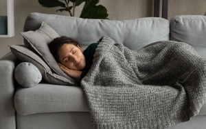 Ngủ nướng vào cuối tuần có hại cho sức khỏe