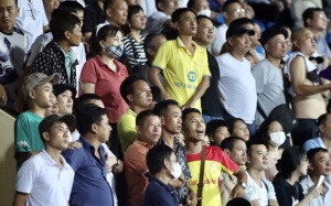 'Khi cầu thủ thứ 12 không chỉ rời sân sớm!“