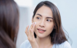 Da dầu nên dưỡng ẩm thế nào?