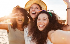 Tử vi thứ Năm (10/8/2023): Nhân Mã nên dành thời gian cho bạn bè