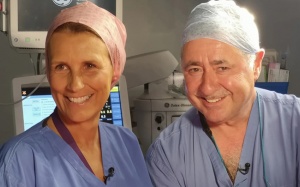 Anh thực hiện thành công ca cấy ghép tử cung đầu tiên