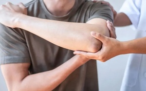 Loãng xương: Biến chứng nguy hiểm do cường giáp