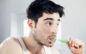 Việc đánh răng có thể phát hiện bệnh gan nhiễm mỡ