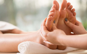 8 cách giảm mồ hôi chân hiệu quả