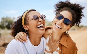 Tiếng cười có thể giúp trái tim khỏe mạnh