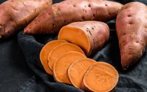 Vì sao khoai lang là khắc tinh của táo bón?