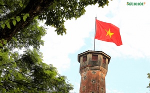 Ngắm Hà Nội yên bình, cờ hoa đỏ rực khắp phố phường trong dịp lễ 2/9