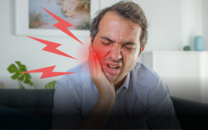 Tại sao khi há miệng hay có tiếng kêu?