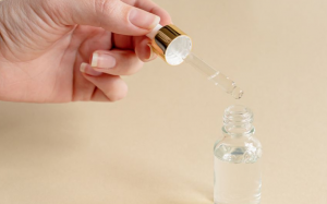 4 sai lầm gây lãng phí khi dùng serum chăm sóc da