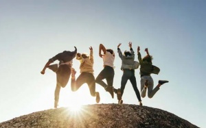 Tử vi thứ Hai (18/9/2023): Bảo Bình sẽ có một ngày vui bên bạn bè