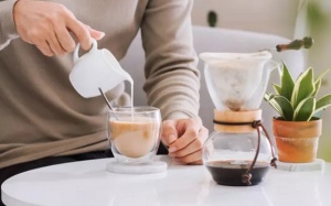 5 đồ uống có thể 'tàn phá' tuổi xuân của bạn