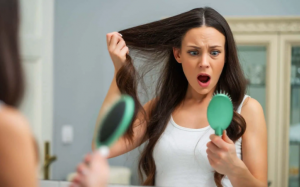 5 thói quen thường ngày khiến tóc rụng nhiều và thưa dần