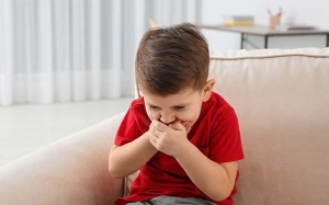 Cách đối phó viêm amidan nôn trớ ở trẻ 