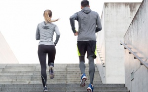 Leo cầu thang giúp giảm 20% nguy cơ mắc bệnh tim