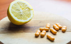 Bao nhiêu vitamin C là quá liều và tác dụng phụ cần lưu ý