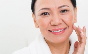 4 cách khắc phục tình trạng da khô do tuổi tác