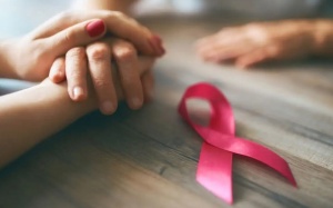 Những khó khăn người bệnh ung thư vú phải đối mặt