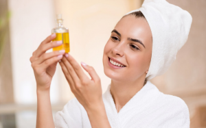 Vì sao nên dùng dầu dưỡng da vào ban đêm?