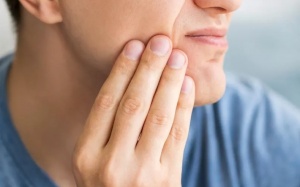 Thiếu niên 16 tuổi đi khám viêm lợi, bất ngờ phát hiện ung thư máu ác tính