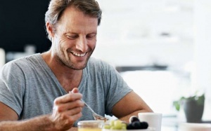 Nên ăn và tránh gì để tăng cường 'bản lĩnh đàn ông'?