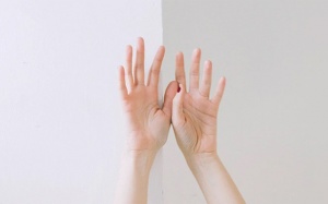 Người trẻ bị run tay có dùng TPBVSK Vương Lão Kiện được không?