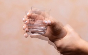 Bị run tay mỗi khi cầm đồ vật là bệnh gì?