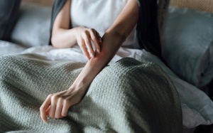 Bị phát ban do stress phải làm sao? 