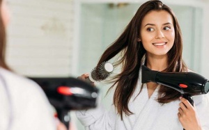 Mẹo giúp tóc nhanh khô sau khi gội