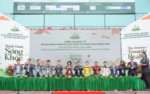 Chứng kiến màn cuốn và cắt chiếc Kimbap dài nhất Việt Nam tại Wellness Expo 2023