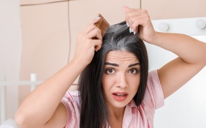 Những yếu tố khiến tóc bạc sớm