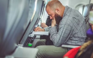 Mẹo giảm đau nhức khi bay đường dài trên ghế phổ thông