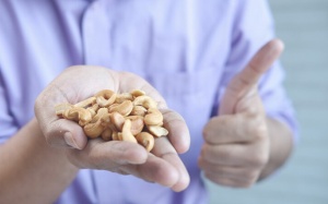 Ăn hạt thường xuyên giúp nam giới cải thiện khả năng sinh sản