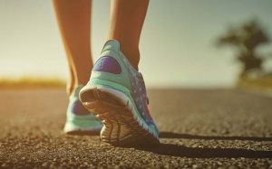 Đi bộ thế nào mới tốt: Giải đáp các thắc mắc thường gặp