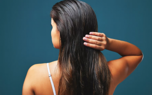 Lười gội đầu gây hại cho da thế nào?